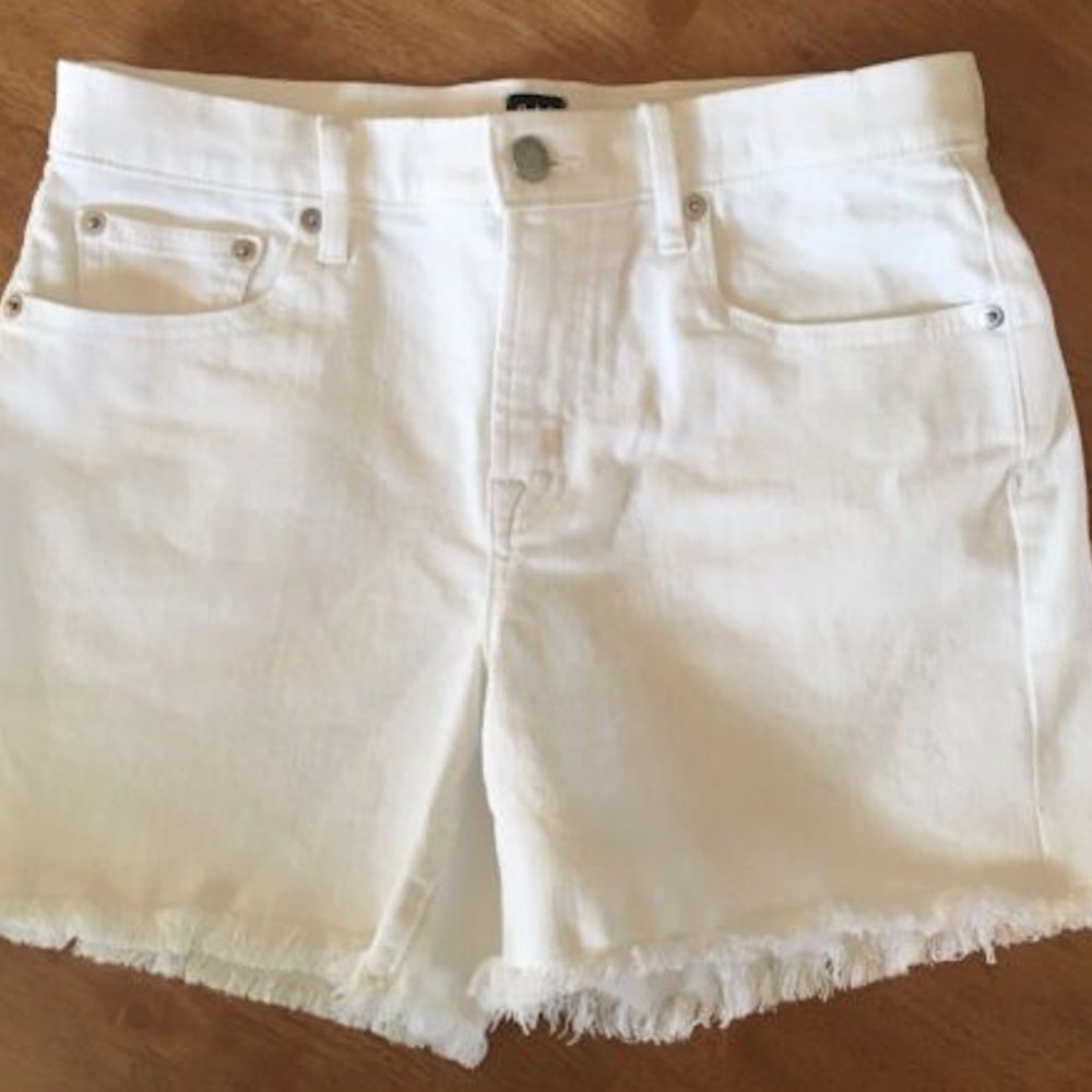 GAP White Denim Shorts - Size 31, 5" inseam